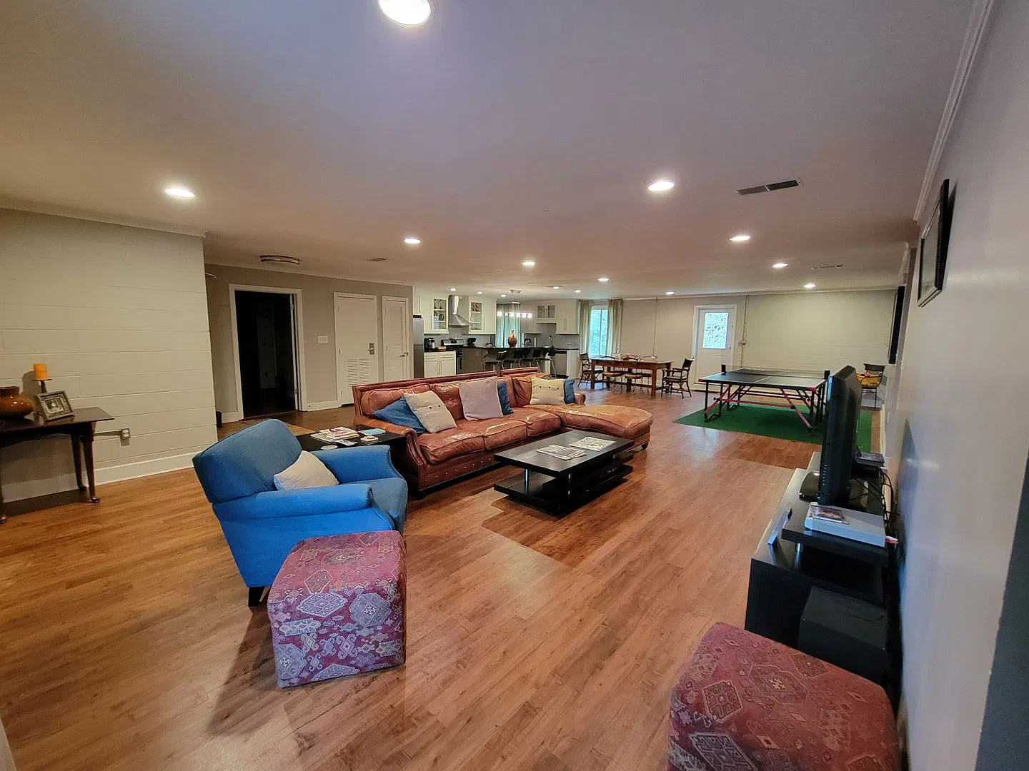 Massive 3 bed 3 bath on Boulevard! — Photo 1