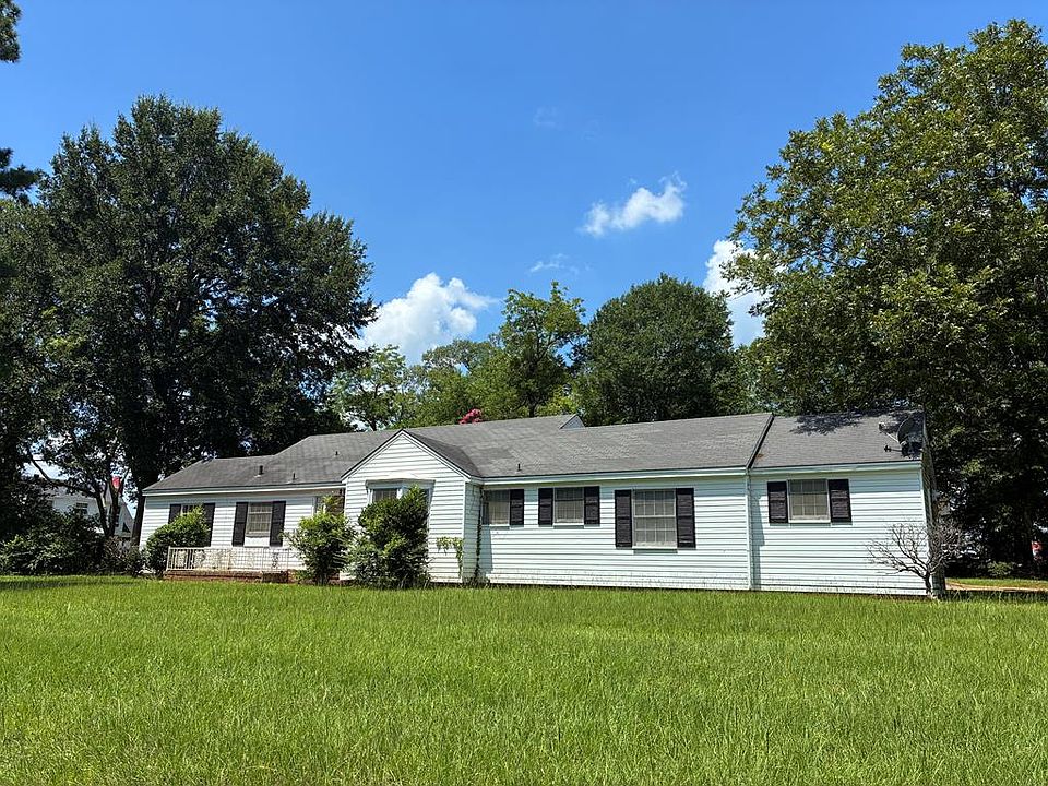 1st image of 2515 N Pecan St