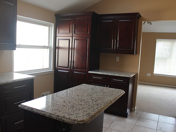 3rd image of 125 Cotter Ave