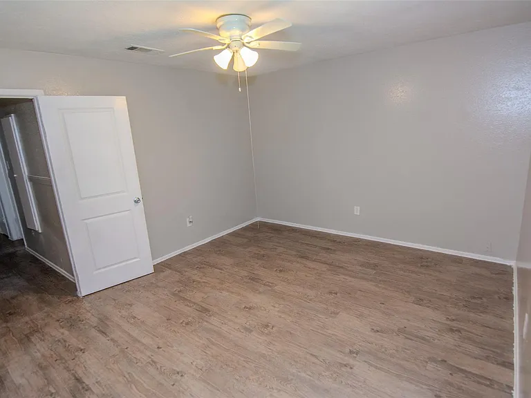 9311 Golden Wood Ln — Photo 10