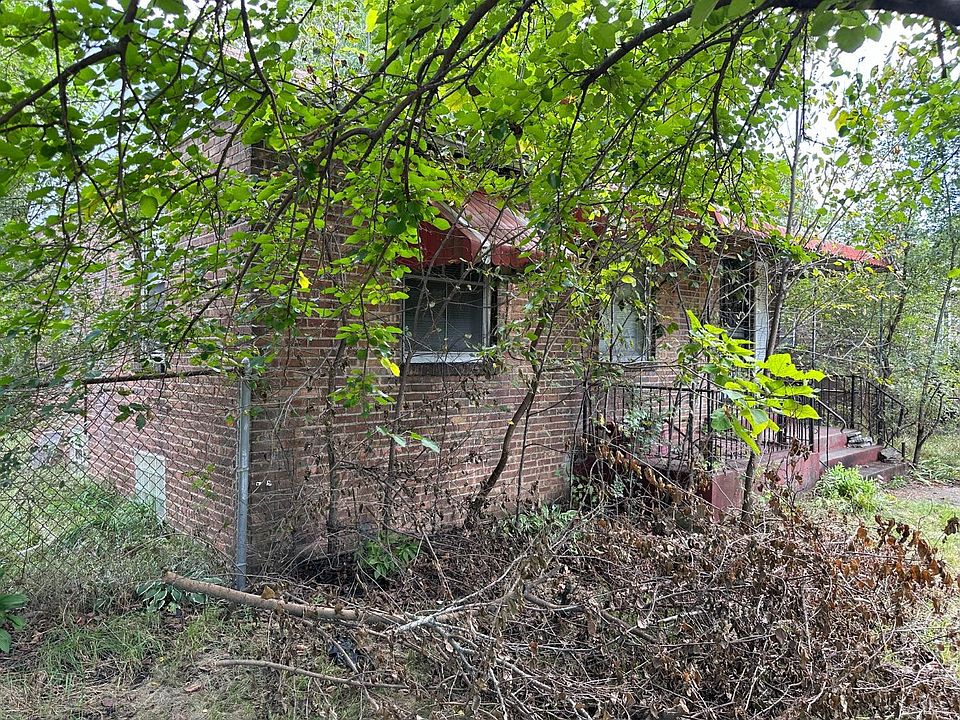 2nd image of 2227 Rhode Island St