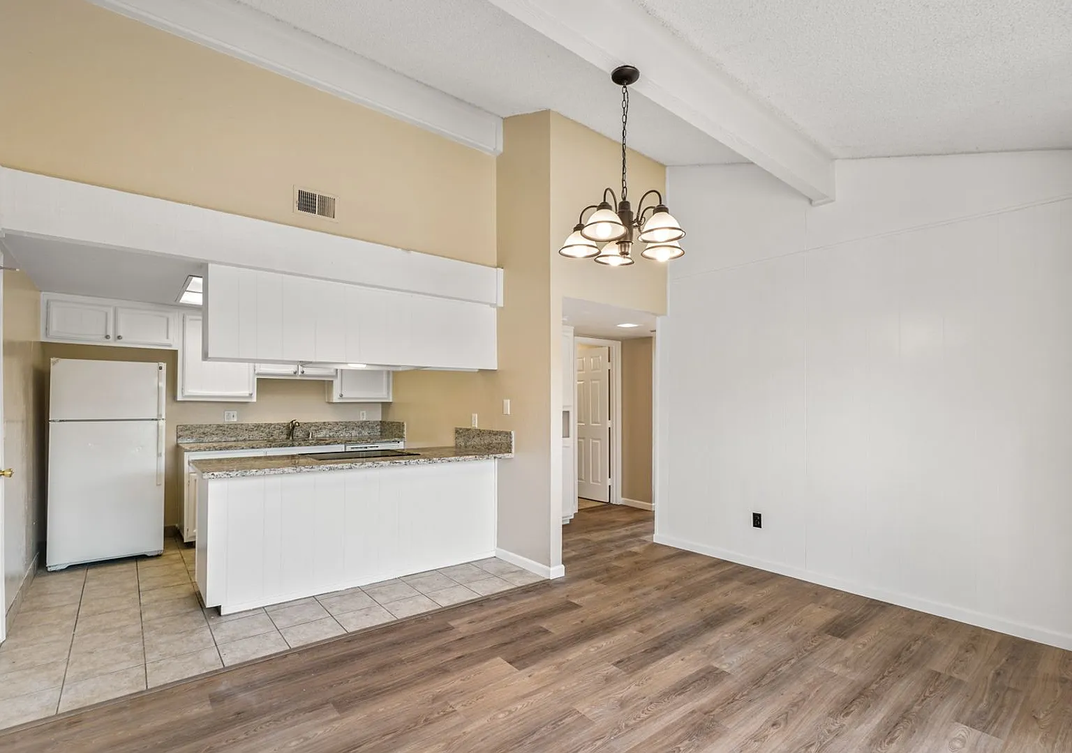1002 bell st — Photo 3