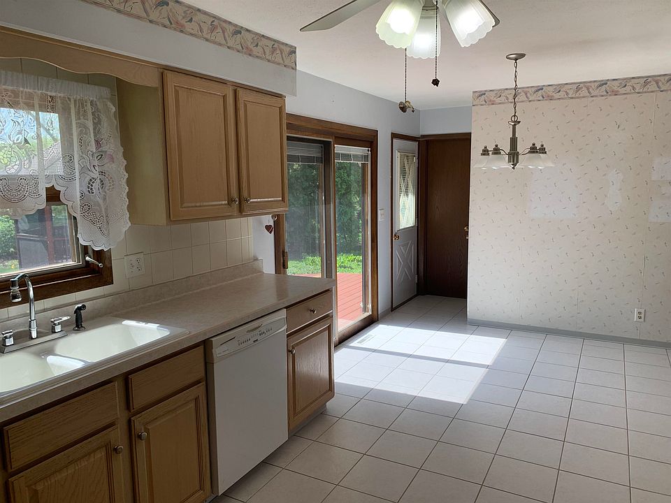 4265 Harvest Trl, Loves Park, IL 61111 Zillow