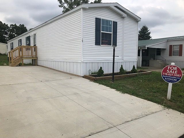 1st image of 19 Windridge Ln