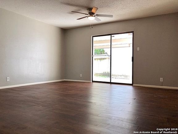 3rd image of 2810 Cedar Plain Dr