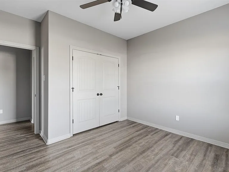 101 W Capps St #C — Photo 10