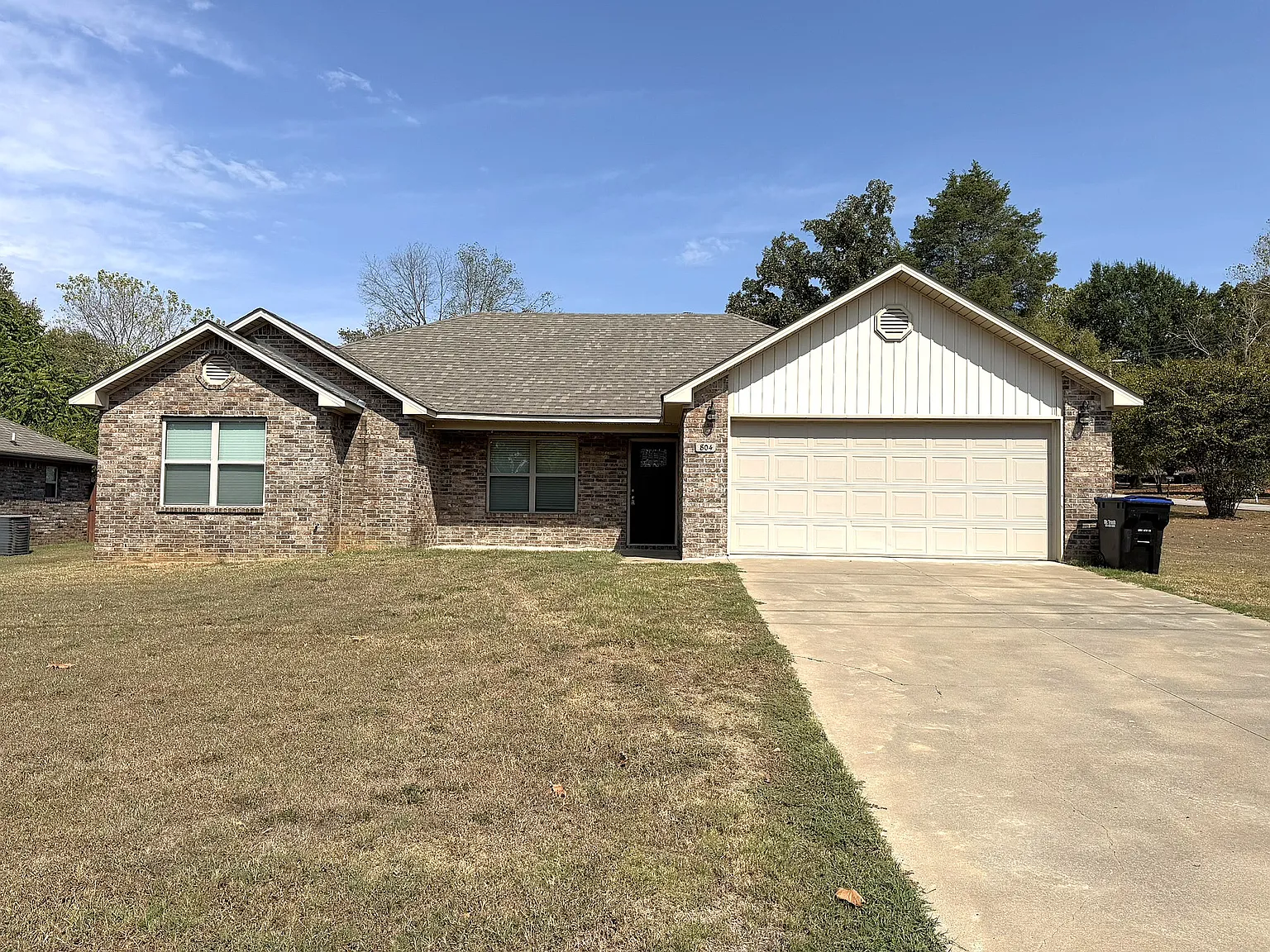 3 bed, 14777 sqft, $1,500 — Photo 1