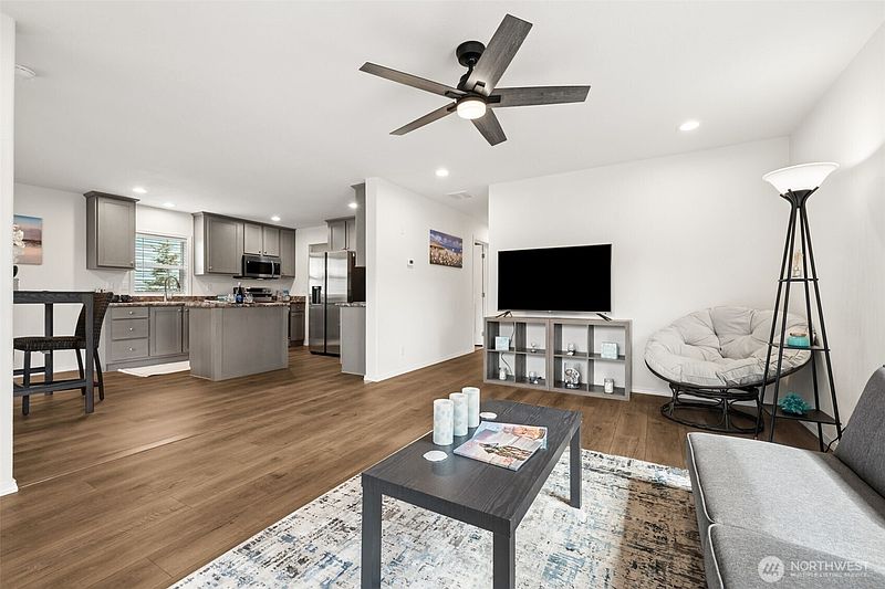 5th image of 190 Clover Street NW
