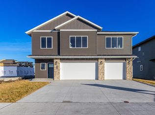 7735 Cub Creek Way, Horace, ND 58047