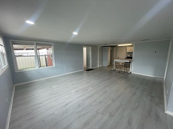 3rd image of 1006 E 40th St