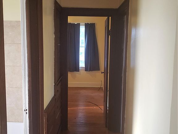 5th image of 36 Dartmouth Ave