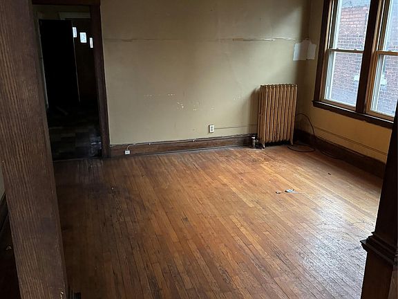 4th image of 2954 E Harding St