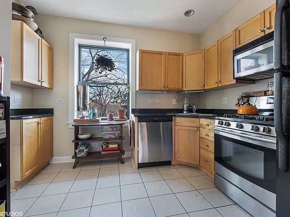 4th image of 3122 W Carmen Ave #3