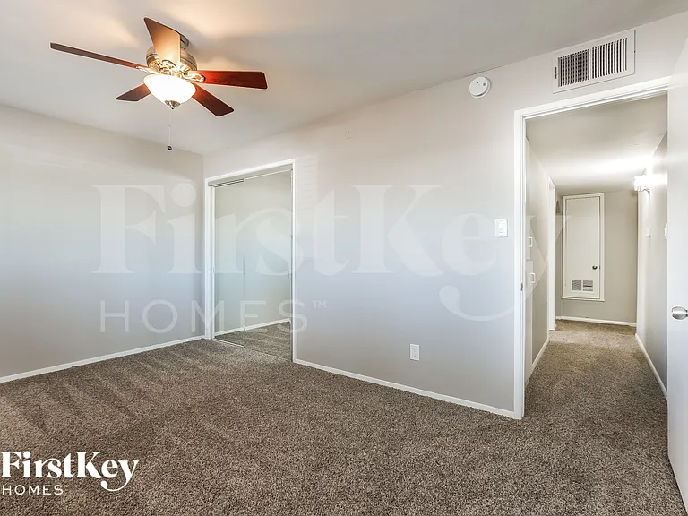 205 E Orchid Ln — Photo 8