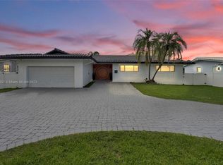 442 Tamarind Dr, Hallandale, FL 33009