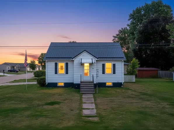 318 Hall Ave, Oconto, WI 54153