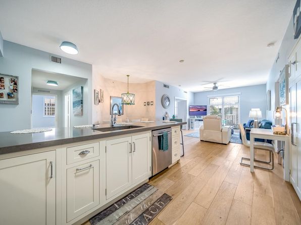 250 NE 3rd Ave APT 502