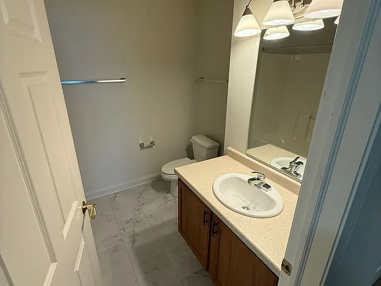 Uptown Brass Apartments — Photo 8