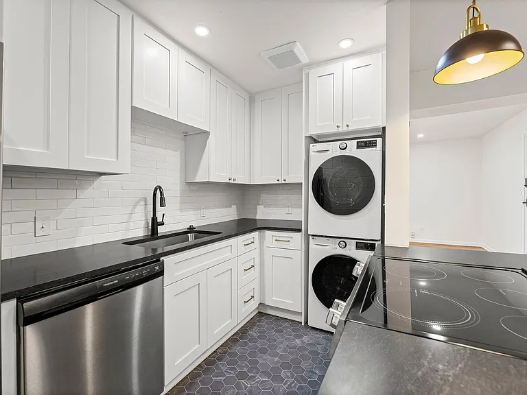 Walnut Apartments — Photo 25