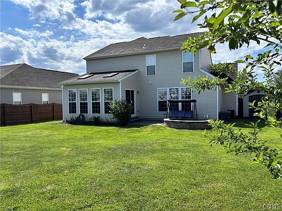 4th image of 5489 Bingley Ln