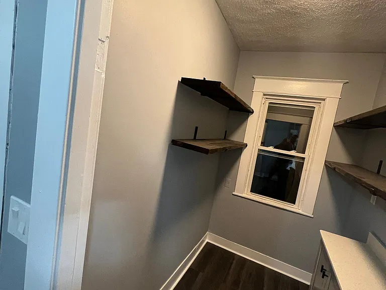 180 Oak Grove Ave — Photo 8