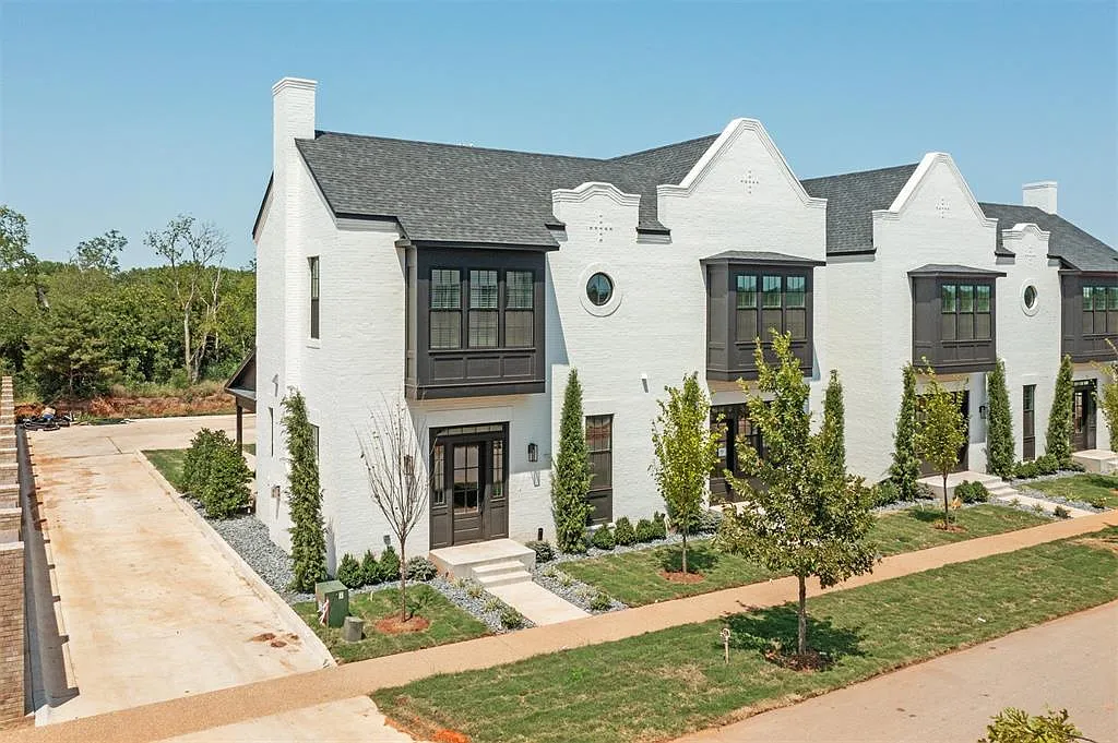 Building Photo - 18817 Selah Way