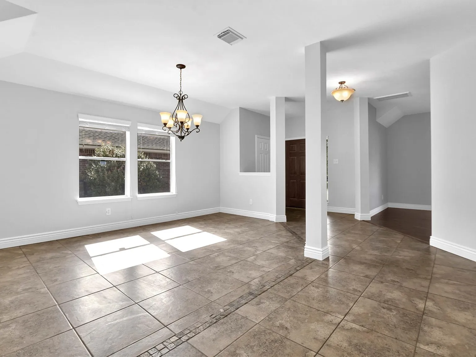 3 bed, 2.0 bath, 2186 sqft, $2,400 — Photo 4