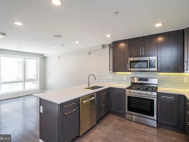 1430 Clymer St #1 — Photo 5