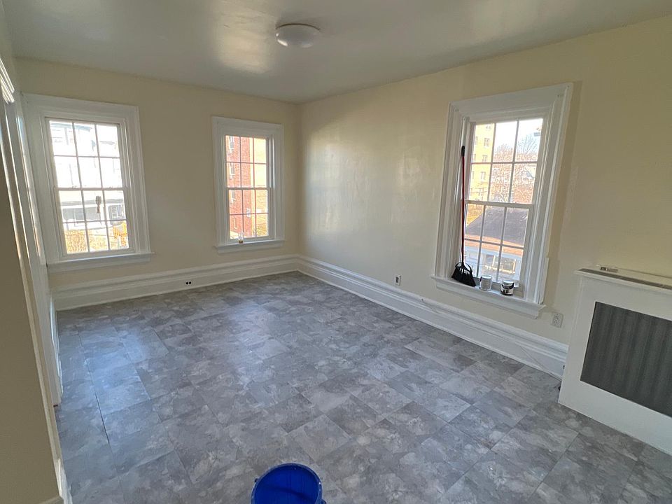 1st image of 26 Saint Andrews Pl Floor 2