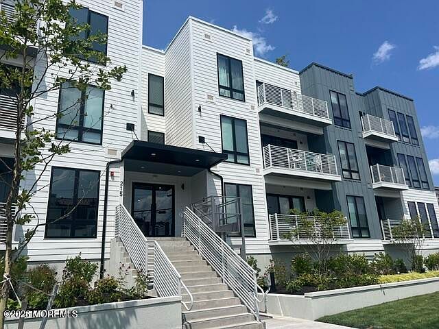 1st image of 215 2nd Avenue #203