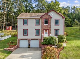 2045 Blossom Dr, Gibsonia, PA 15044