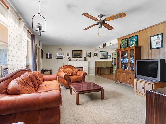 3rd image of 1321 NE 47th Street
