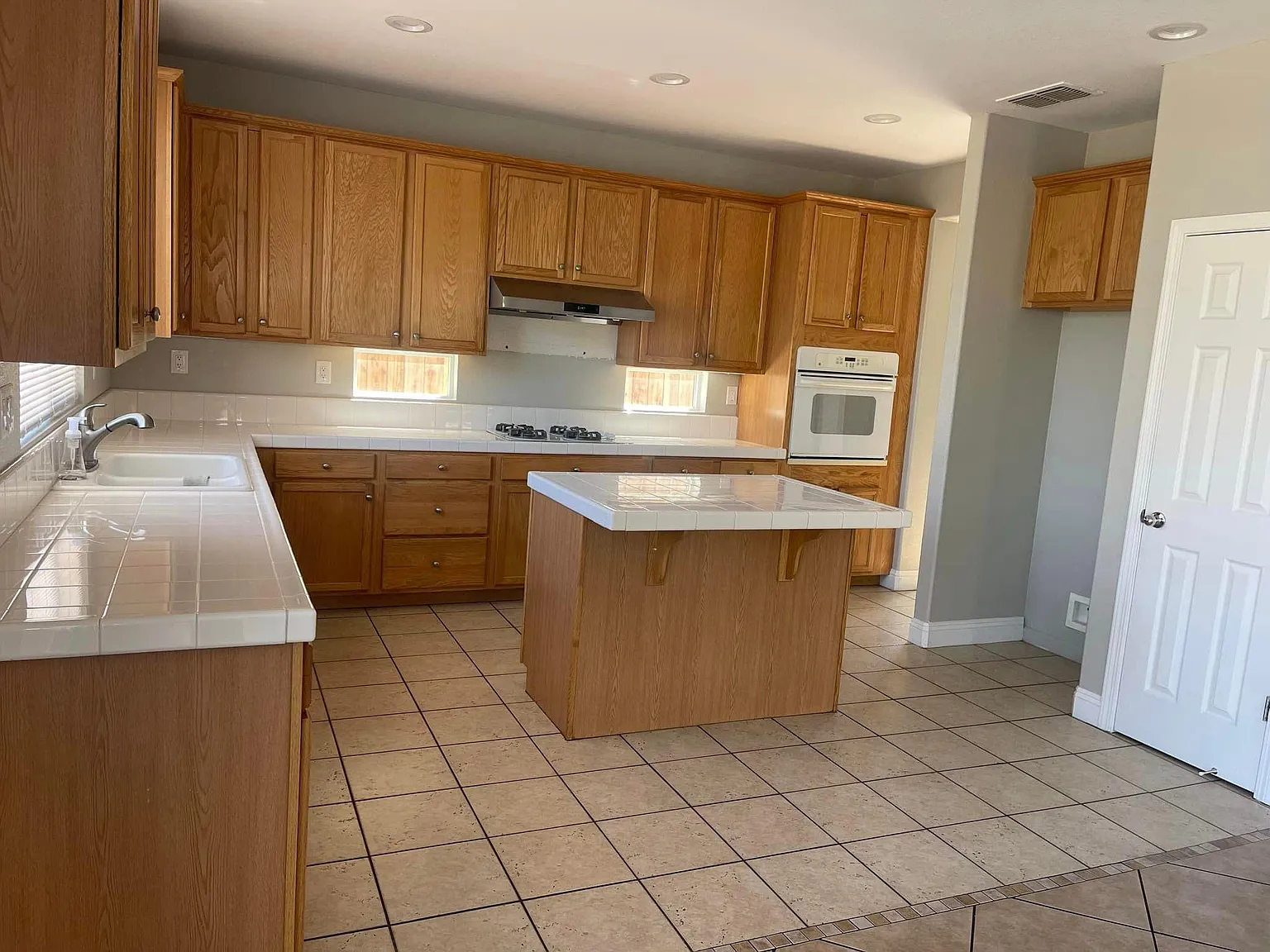 Maverick Dr, Plumas Lake — Photo 2