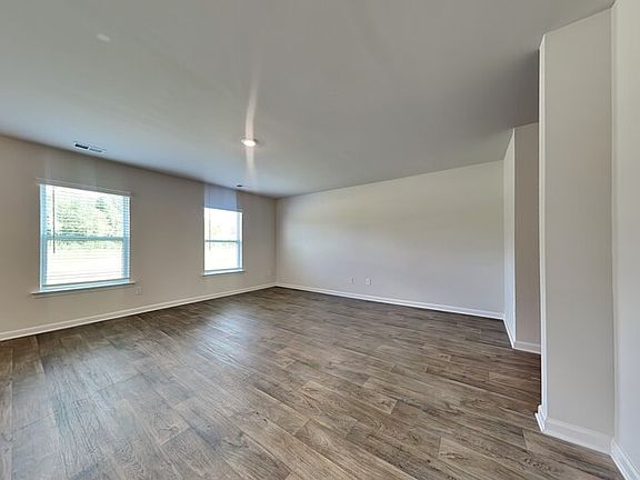 4th image of 122 Bent Holly Dr