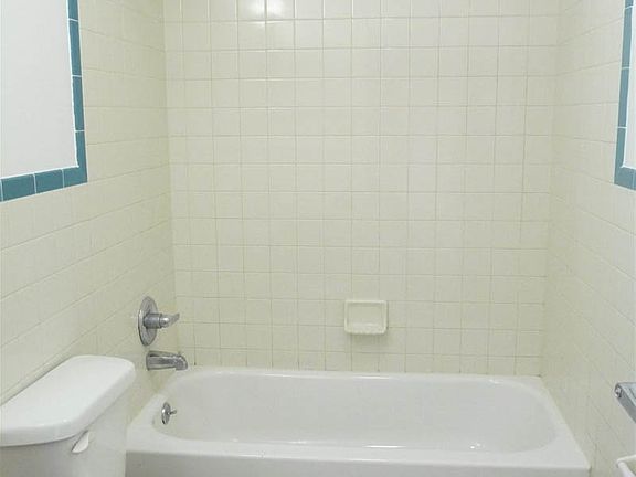 3rd image of 86 Lexington Ave APT 3A