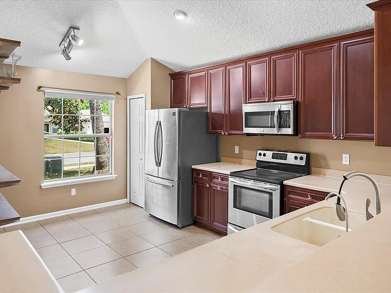 3664 Shrewsbury Dr — Photo 6