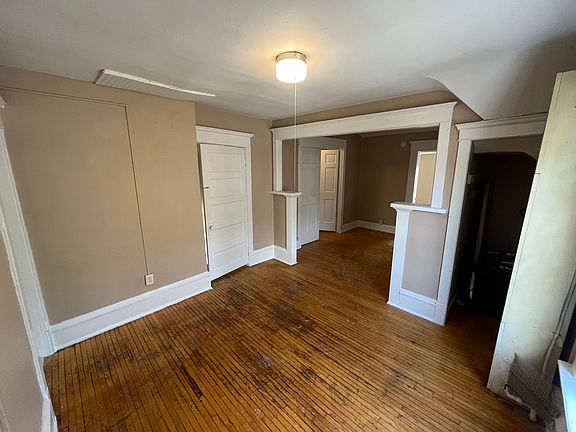4th image of 560 Bellows St #2