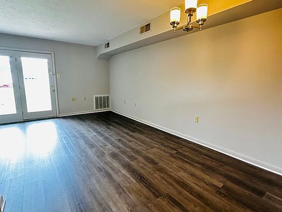 3rd image of 106 Dutch Mill Ct
