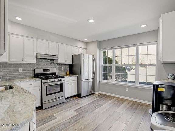 4th image of 32 Oliver Court #1