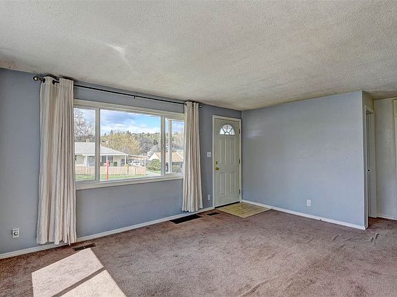 3rd image of 5924 N Douglas Dr
