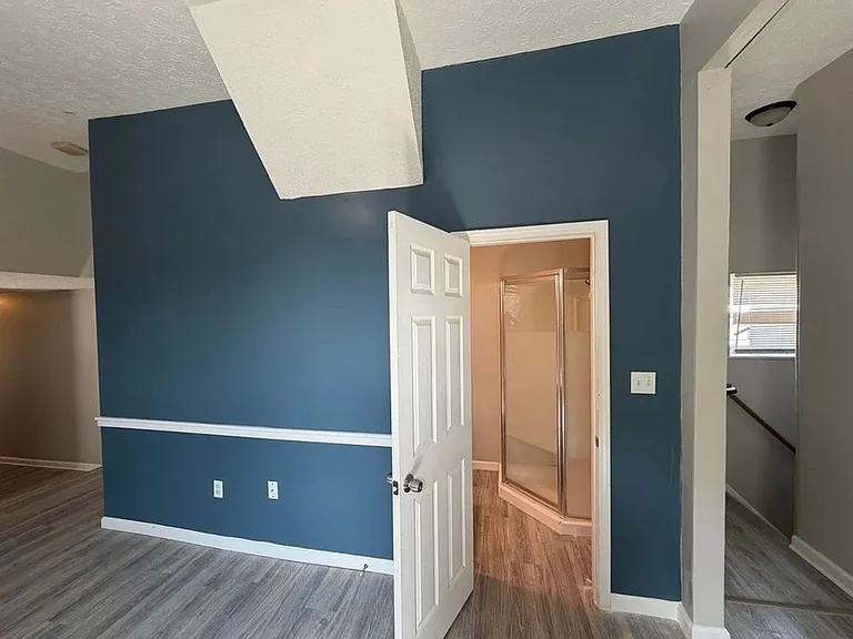 531 E Chestnut St — Photo 9