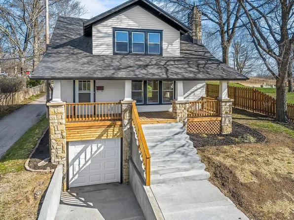 730 W College St, Liberty, MO 64068