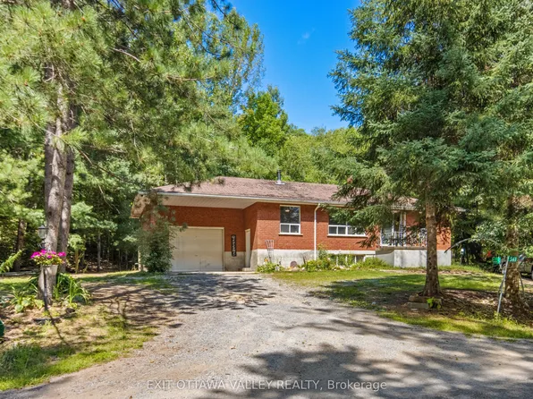 561 Long Lake Rd, Madawaska Valley, ON K0J 1B0