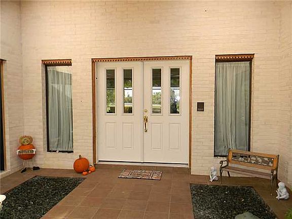 3rd image of 651 SE Hidden River Dr