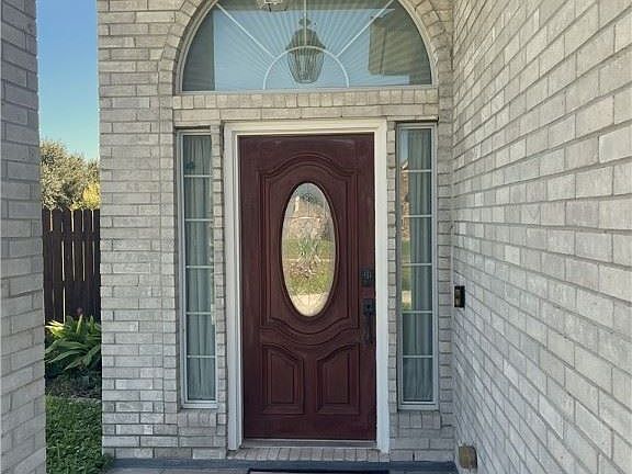 2nd image of 8202 Mima Cir