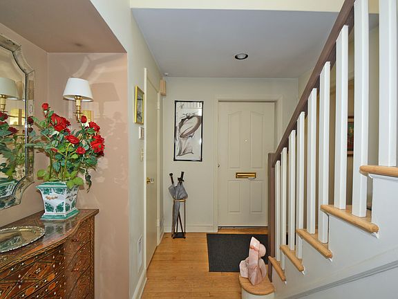 5th image of 6 Polo Field Ln