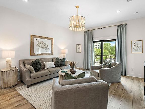 2nd image of 124 Court St #201