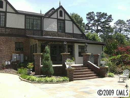 2nd image of 223 Confederate Ave