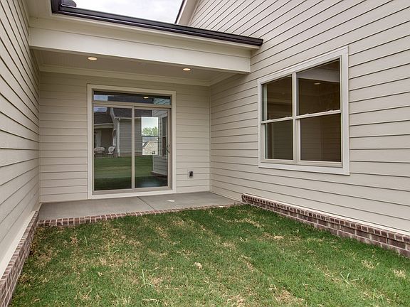 5th image of 599 Riverdene Dr