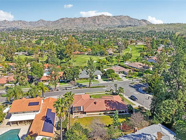 1500 Country Club Dr — Photo 39